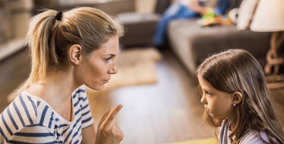 Τα τελευταία χρόνια ο όρος «ναρκισσιστής» χρησιμοποιείται συχνά στην καθημερινή γλώσσα για να περιγράψει δύσκολους ανθρώπους ή άτομα που συμπεριφέρονται εγωκεντρικά / SHUTTERSTOCK