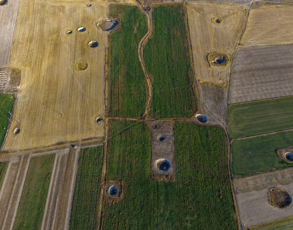 Οι οικονομικές συνέπειες για τους αγρότες είναι ήδη σημαντικές. Ο Σικ αναφέρει ότι δύο καταβόθρες κατάπιαν ένα χωράφι με καλλιέργεια ζαχαρότευτλων που του απέφερε περίπου 17.000 λίρες ετησίως / ΑΡ