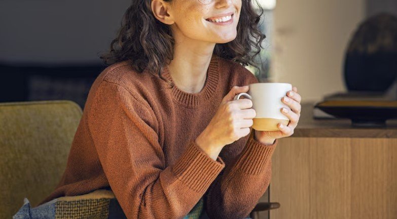 Ο ανεπαρκής ύπνος αυξάνει από μόνος του την αντίσταση στην ινσουλίνη και επηρεάζει τις ορμόνες της όρεξης. Σε αυτό το πλαίσιο, η καφεΐνη μπορεί να επιβαρύνει περαιτέρω ένα ήδη «στρεσαρισμένο» σύστημα / SHUTTERSTOCK