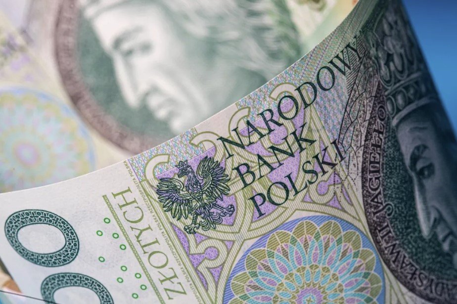 Πριν από περίπου τρεις δεκαετίες, η Πολωνία ήταν μια χώρα πολύ φτωχή - σχεδόν βρισκόταν σε μια εντελώς διαφορετική οικονομική πραγματικότητα. Στις αρχές και τα μέσα της δεκαετίας του 1990, βασικά αγαθά όπως η ζάχαρη και το αλεύρι διανέμονταν με δελτίο / SHUTTERSTOCK