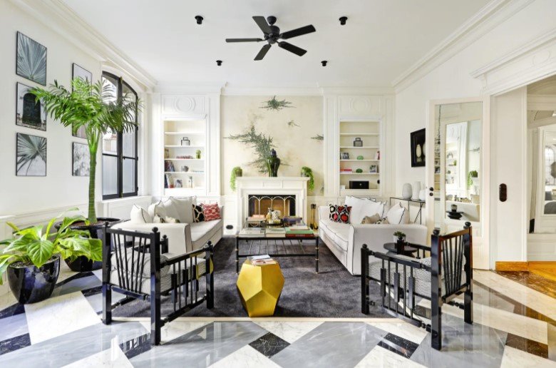 Το διαμέρισμα των 409 τετραγωνικών μέτρων, σε στιλ Art Déco, με διακριτική πολυτέλεια και διακόσμηση πιστή στο ύφος της σπουδαίας Γαλλίδας σταρ, ανοίγεται σε έναν υπέροχο κήπο 52 τετραγωνικών μέτρων, στην καρδιά του 16ου διαμερίσματος της γαλλικής πρωτεύουσας / HOME HUNTS