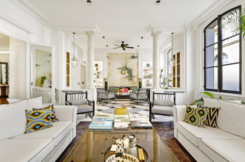 Η ιστορική αυτή ιδιοκτησία -βασικά, το σπίτι που μοιράστηκε με τον δισεκατομμυριούχο Gunther Sachs, με τον οποίο είχε μια θυελλώδη ερωτική σχέση- είναι πλέον προς πώληση προς κάθε... ενδιαφερόμενο / HOME HUNTS