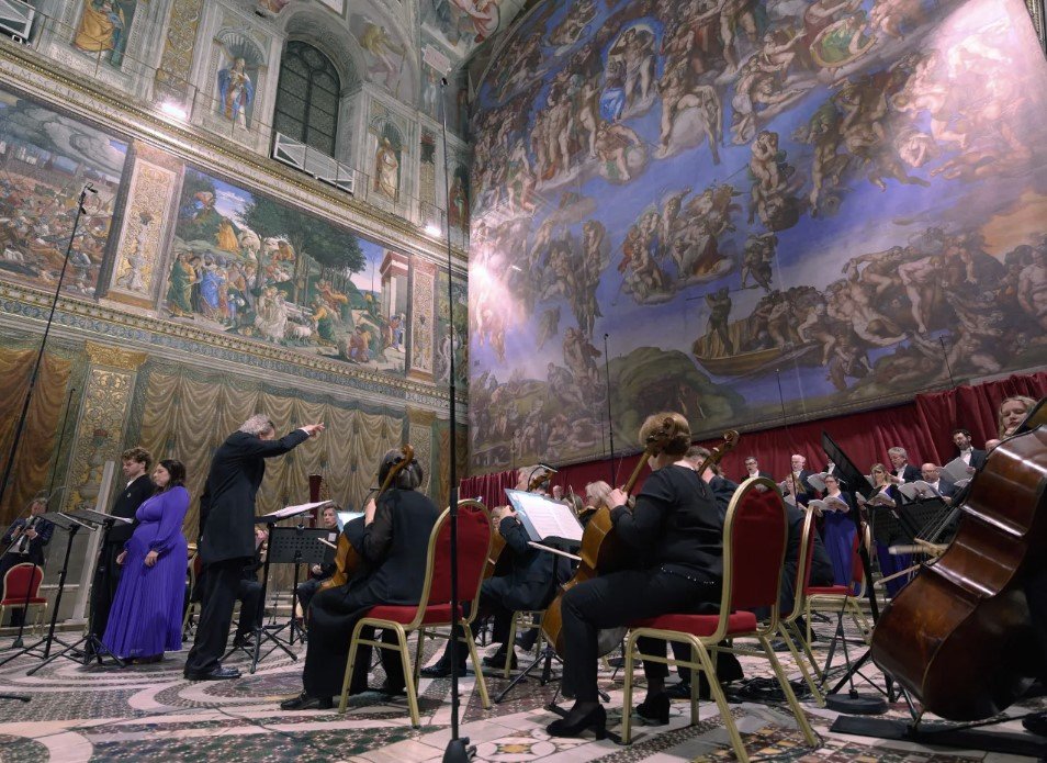 Το εσωτερικό της Καπέλα Σιξτίνα παραμένει ένα από τα πιο αυστηρά ελεγχόμενα και ελάχιστα προσβάσιμα σημεία του κόσμου, με τους περιορισμούς στη φωτογράφιση και την καταγραφή να είναι σχεδόν... απόλυτοι / ΑΡ