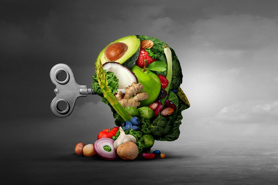 Το διατροφικό αυτό πρότυπο, γνωστό ως MIND, ενσωματώνει βασικά χαρακτηριστικά της μεσογειακής διατροφής και της δίαιτας για τη ρύθμιση της αρτηριακής πίεσης / SHUTTERSTOCK