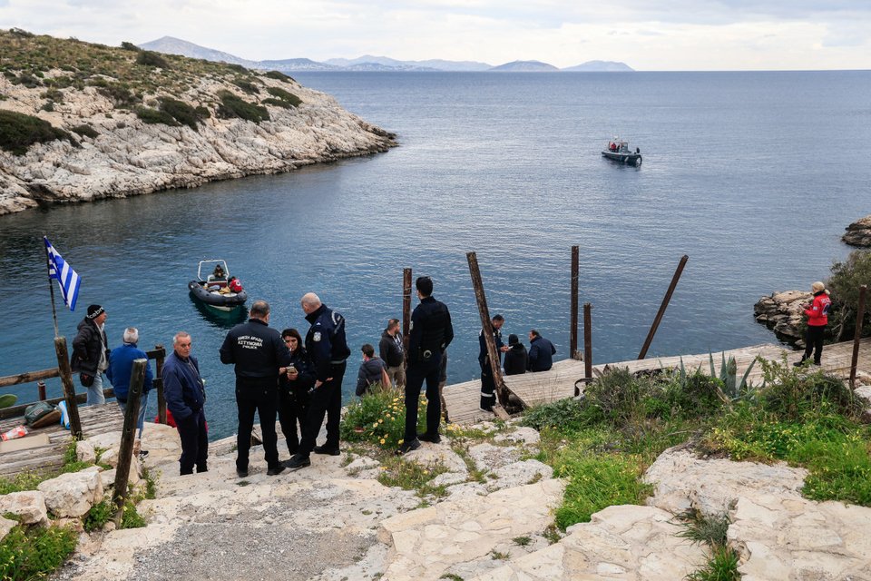 Επιχείρηση διάσωσης δύτη στα Λιμανάκια Βουλιαγμένης / Φωτογραφία EUROKINISSI  