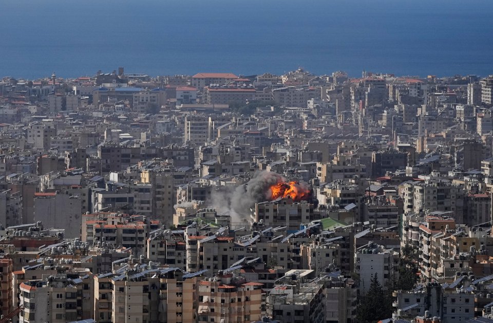 Έκρηξη στο προάστιο Νταϊγιέ στα νότια της Βηρυτού, πρωτεύουσας του Λιβάνου / AP Photo, Hassan Ammar