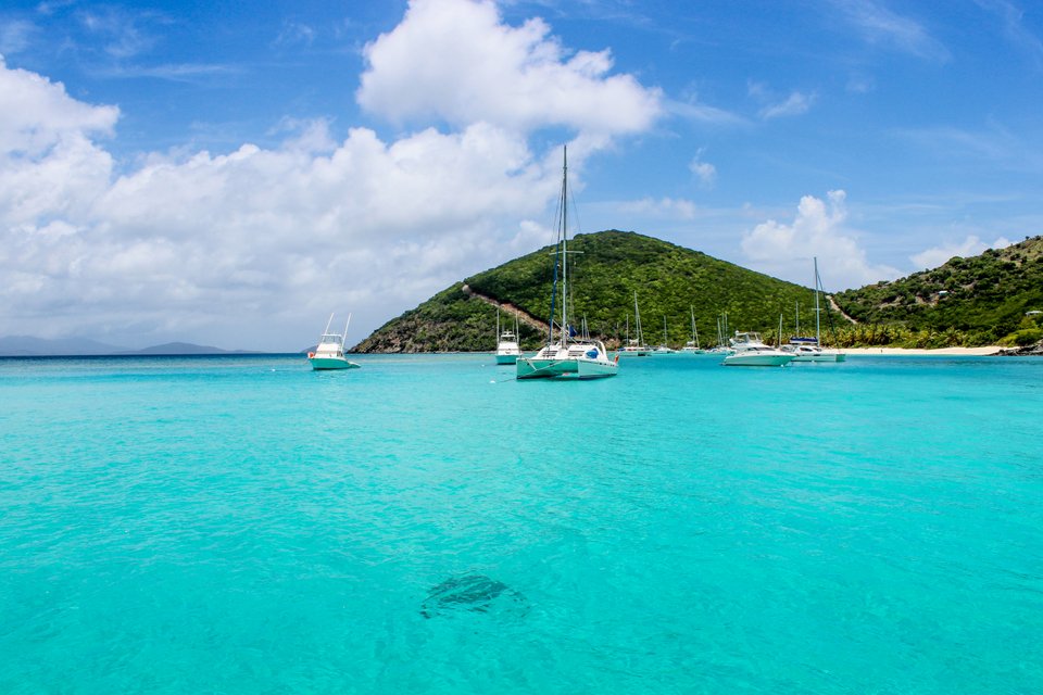 Σκάφη αγκυροβολημένα στον κόλπο White Bay