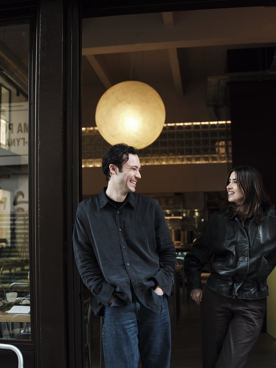 Ο  Γιάννης Τσαχλής και η Νεφέλη Οφέλια Σαχβερντιάν, ιδρυτές του September 18 / Φωτογραφία: Γιώργος Καπλανίδης