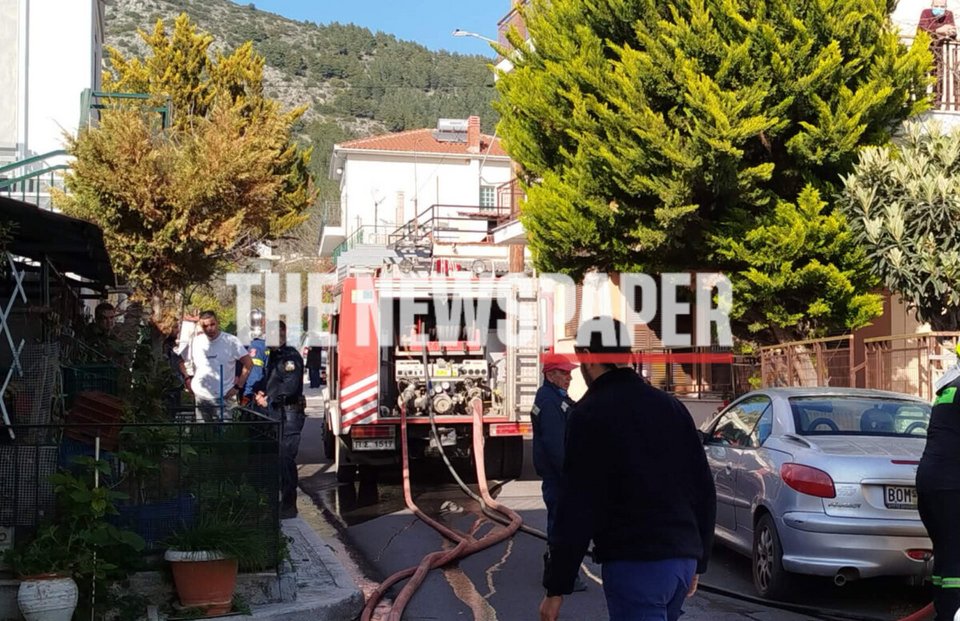  Συνεργεία λίγη ώρα μετά την έκρηξη στο Βόλο / Φωτογραφία: thenewspaper.gr  