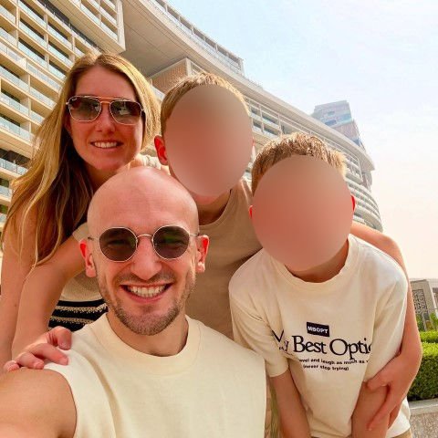 O Άνταμ Κάλοου με την οικογένειά του στο Ντουμπάι / Φωτογραφία: Instagram