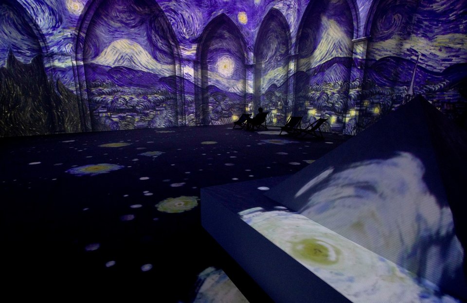 Τρισδιάστατη οπτική παρουσίαση «Van Gogh, The Immersive Experience» στο υπόστεγο Waagnatie στην Αμβέρσα του Βελγίου /Φωτογραφία: AP 