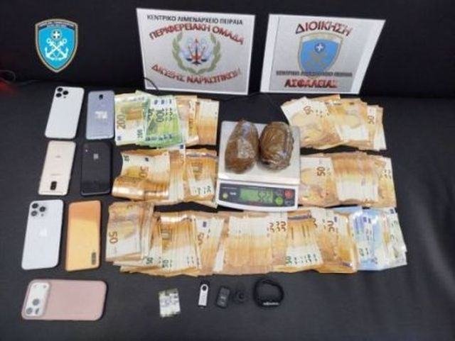 Τα ευρύματα από την έρευνα στο σπίτι της 21χρονης - Φωτ: Λιμενικό Σώμα