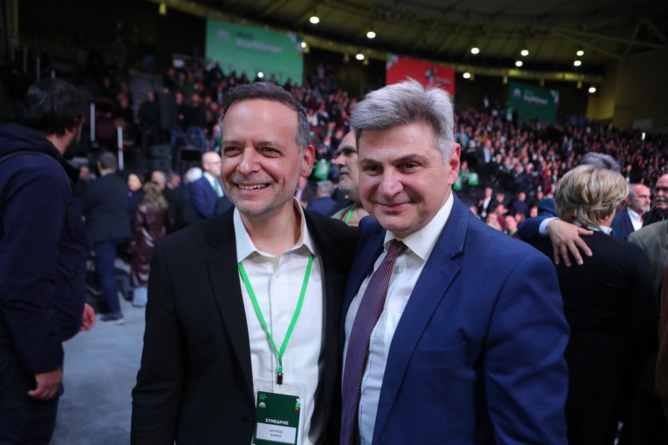 O Νικόλας Φαραντούρης με τον Χάρη Δούκα / Φωτογραφία:  ΣΩΤΗΡΗΣ ΔΗΜΗΤΡΟΠΟΥΛΟΣ/EUROKINISSI 