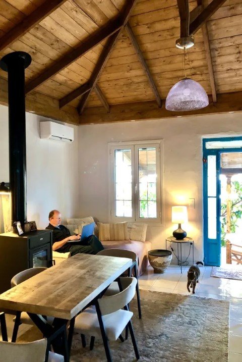 Ο σύντροφος της Ραμίρεζ στο σπίτι του / Φωτογραφία: Kotiliesi 