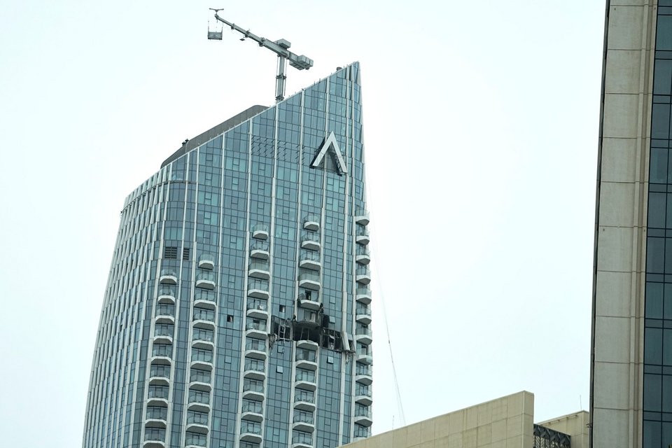 Φωτογραφίες: Θραύσματα πυραύλων στο Ντουμπάι