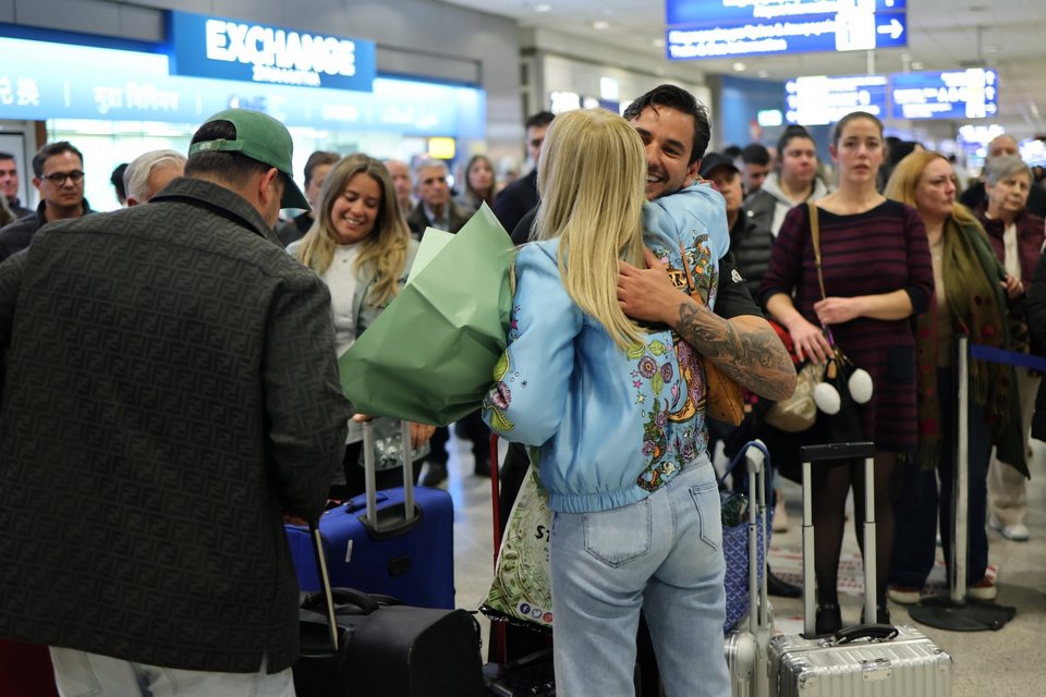  Επαναπατρισμός των εγκωβισμένων στο Ντουμπάι, Ελλήνων πολιτών. Αεροδρόμιο Ελ. Βενιζέλος / Φωτογραφία: Intime News / Γιάννης Λιάκος 