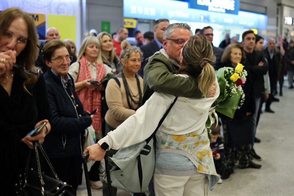  Επαναπατρισμός των εγκωβισμένων στο Ντουμπάι, Ελλήνων πολιτών. Αεροδρόμιο Ελ. Βενιζέλος / Φωτογραφία: Intime News / Γιάννης Λιάκος 