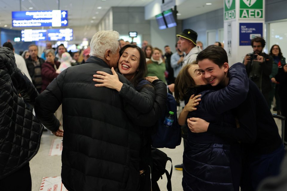  Επαναπατρισμός των εγκωβισμένων στο Ντουμπάι, Ελλήνων πολιτών. Αεροδρόμιο Ελ. Βενιζέλος / Φωτογραφία: Intime News / Γιάννης Λιάκος 