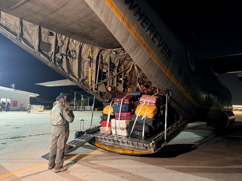  Επαναπατρισμός Ελλήνων πολιτών από τα Ηνωμένα Αραβικά Εμιράτα με C-130 της πολεμικής αεροπορίας. /Φωτογραφία: ΑΠΕ