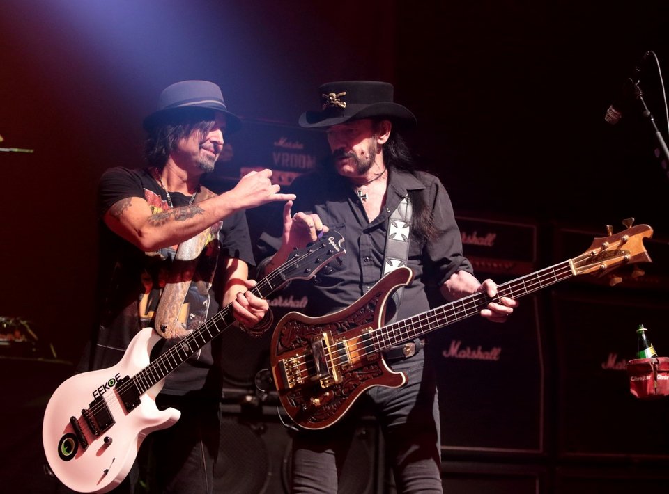 Φιλ Κάμπελ, αριστερά - Λέμι Κίλμιστερ, δεξιά. Σε συναυλία των Motorhead / Φωτογραφία: AP