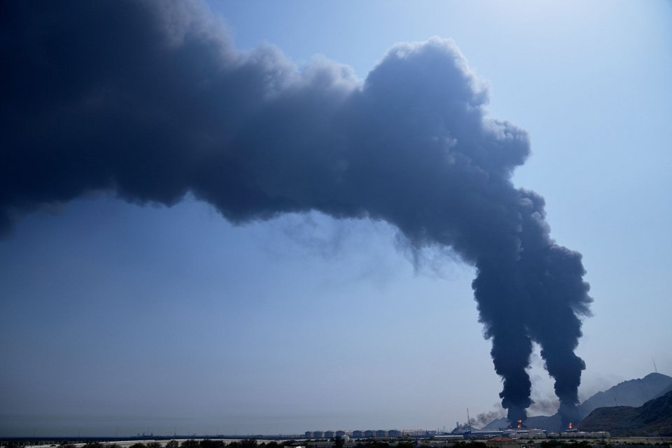 Επιθέσεις κοντά σε πετρελαϊκές εγκαταστάσεις σε Ιράν και Εμιράτα -Απειλές και ανησυχία, όλες οι εξελίξεις