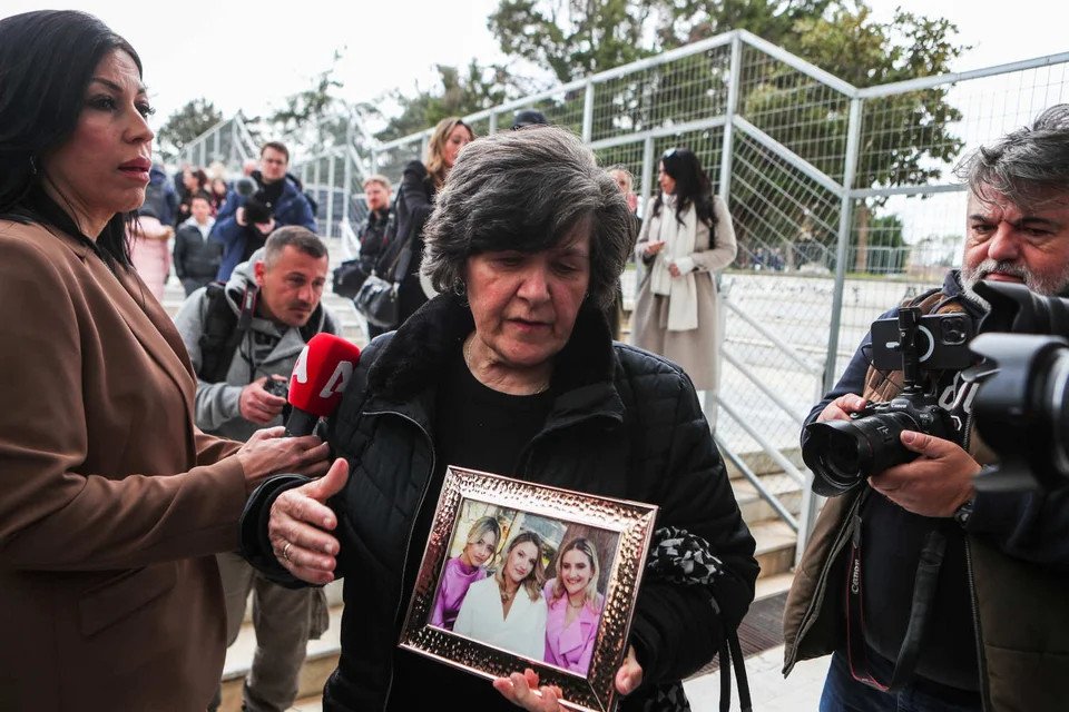 Τέμπη: Συγκλόνισε η γιαγιά των τριών κοριτσιών της οικογένειας Πλακιά (ΣΩΤΗΡΗΣ ΔΗΜΗΤΡΟΠΟΥΛΟΣ/EUROKINISSI)