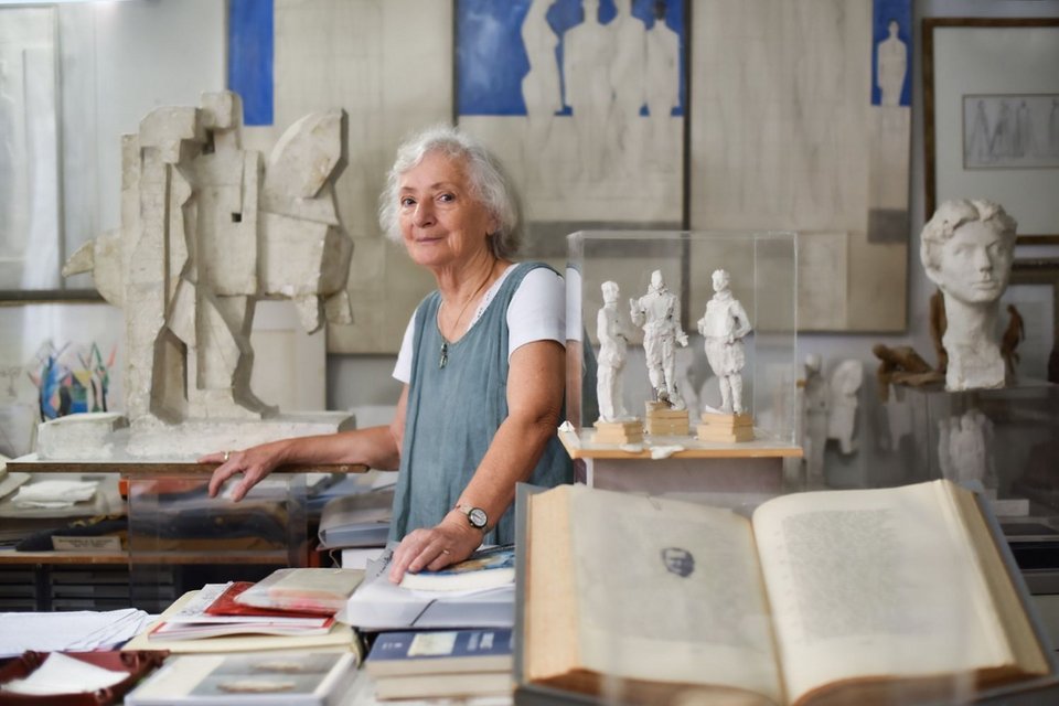 Η Ασπασία Παπαδοπεράκη έφυγε από τη ζωή στα 84 της χρόνια σμιλεύοντας την πέτρα μέχρι το τέλος