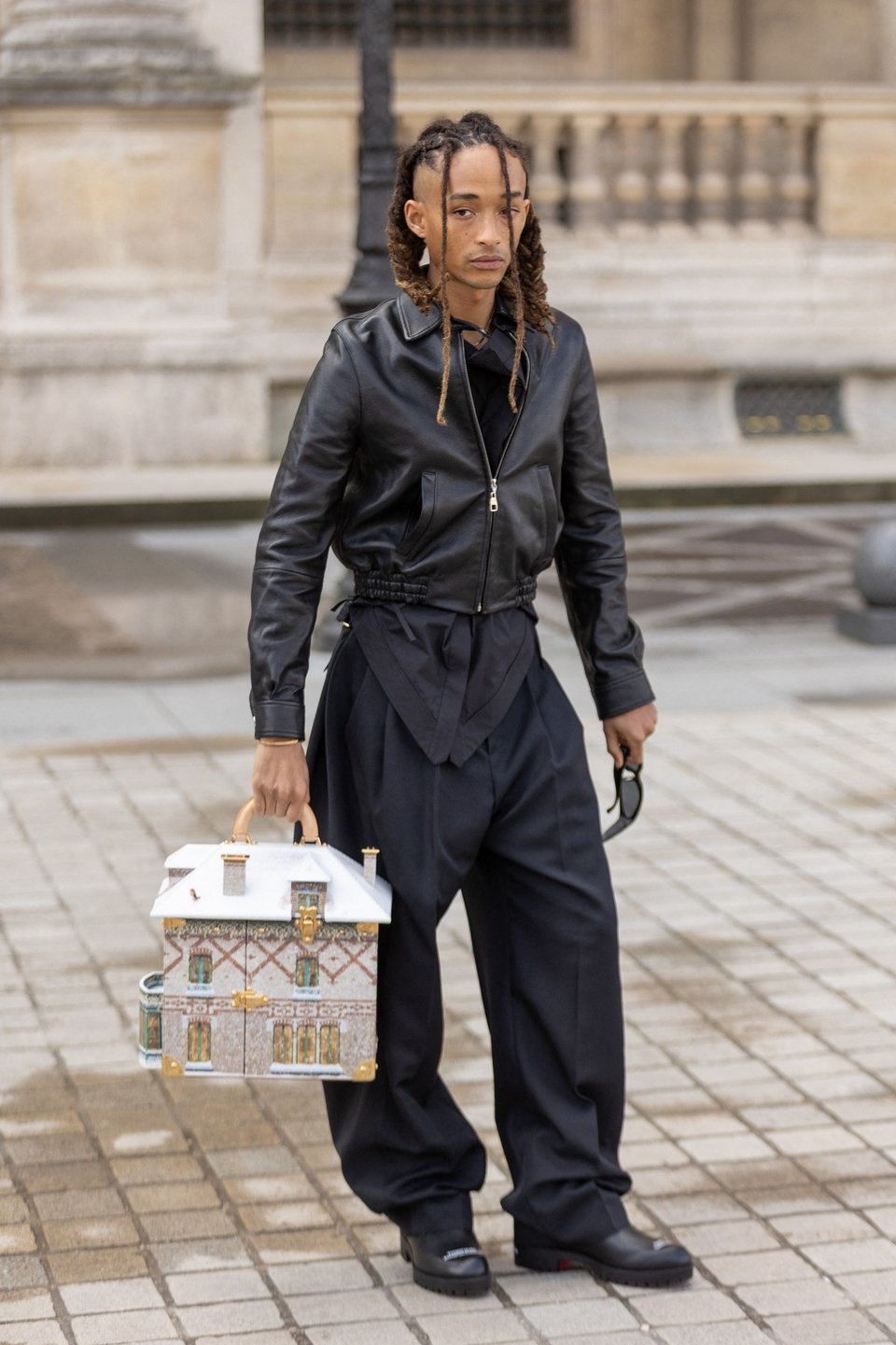 Ο Τζέιντεν Σμιθ με την τσάντα