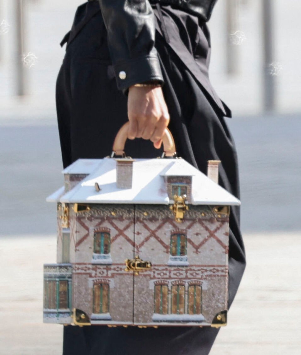 Ο Τζέιντεν Σμιθ με την τσάντα