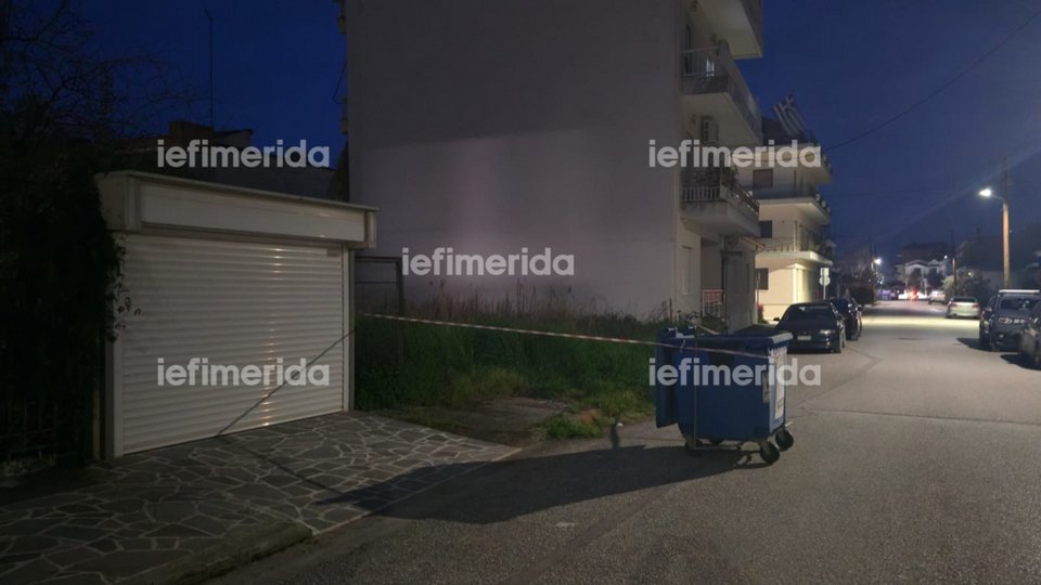 Σε αυτό το σημείο βρέθηκε ένα μαχαίρι που εικάζεται ότι ήταν το όργανο του εγκλήματος 