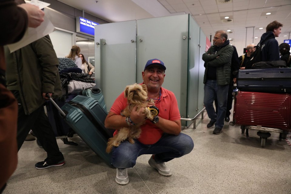 Επαναπατρισμός Ελλήνων πολιτών με τα κατοικίδιά τους / Φωτογραφία: EUROKINISSI / Δανάη Δαυλοπούλου   