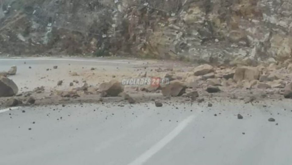  Κατολισθήσεις βράχων μετά την κακοκαιρία / Φωτογραφία: cyclades24.gr 