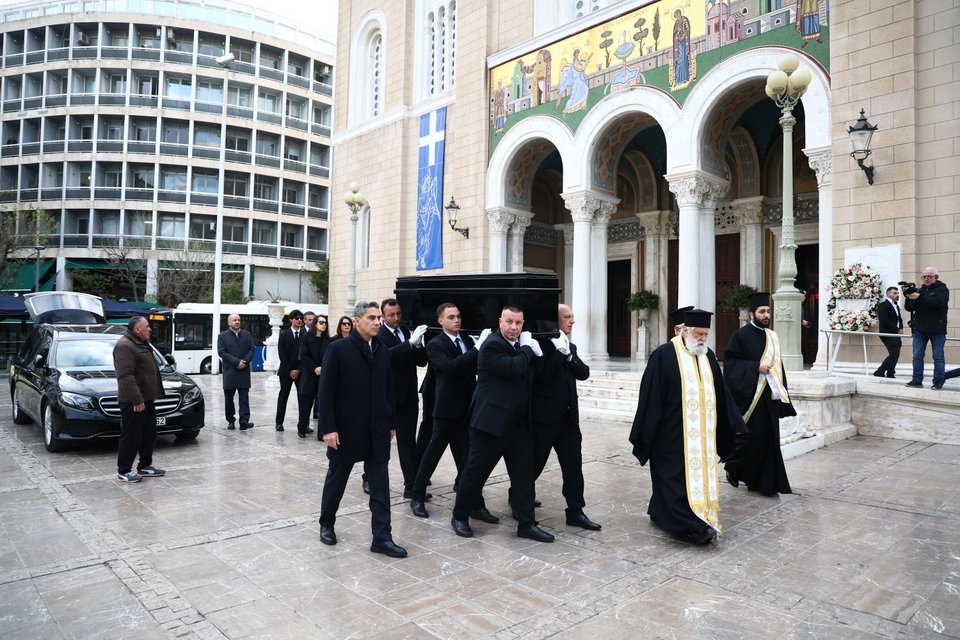 Η σορός εφτασε στο παρεκκλησι λιγο πριν τις 08:00