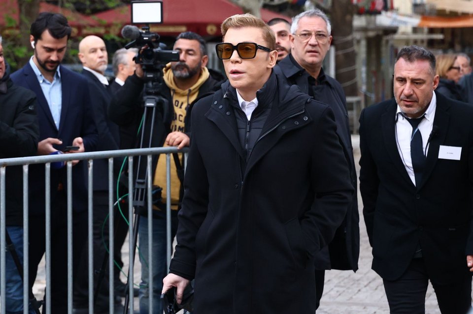 Τάκης Ζαχαράτος 