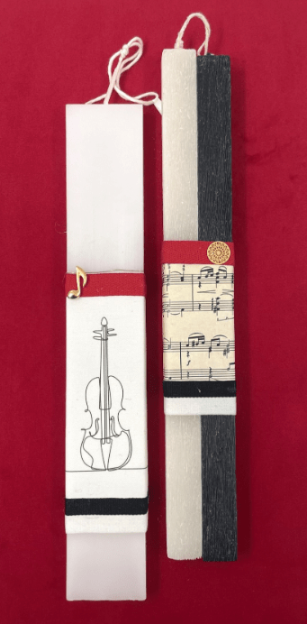 Eνα ζευγάρι λαμπάδες ειδικά σχεδιασμένες για το M Shop