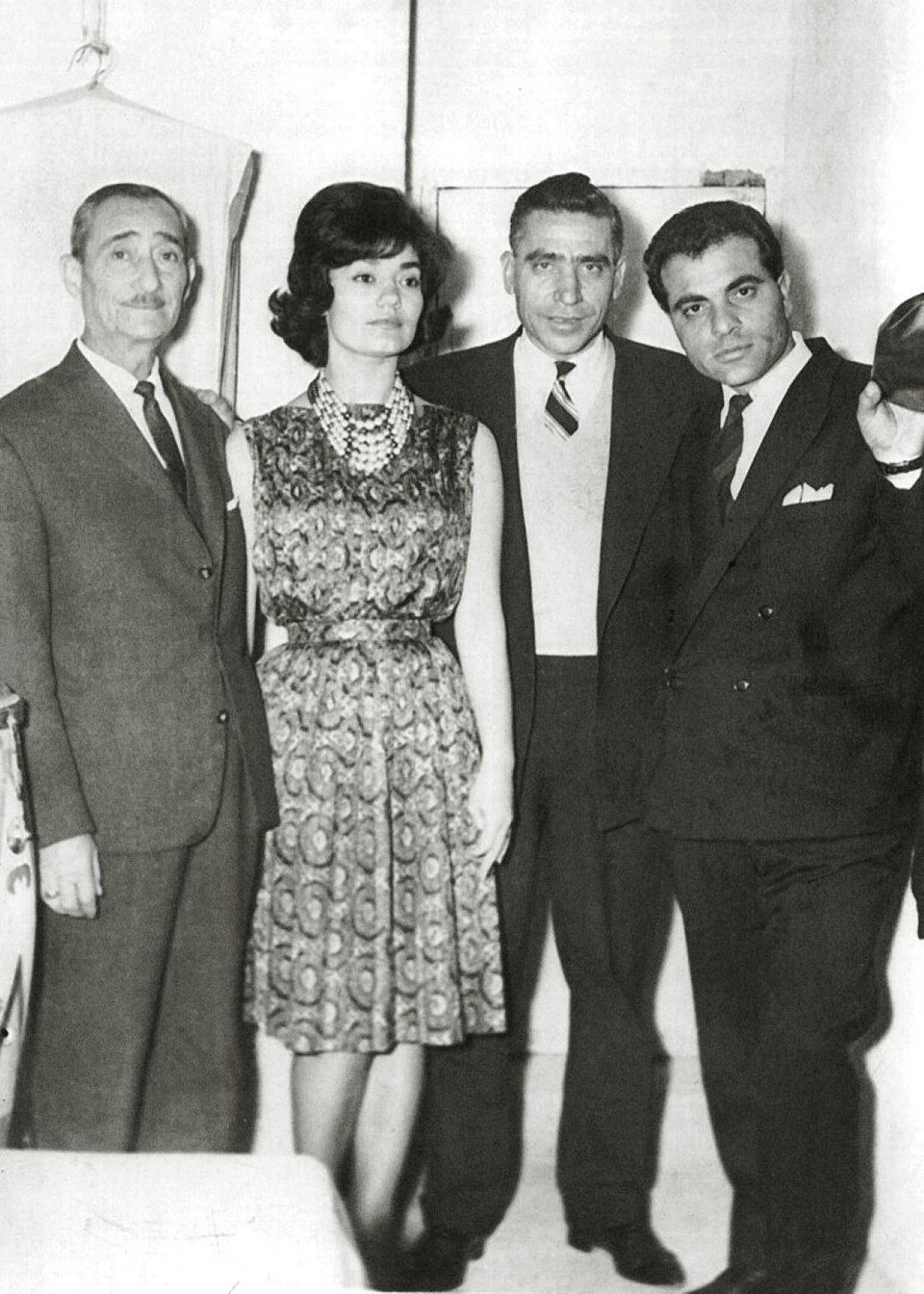 Η Μαρινέλλα με τον πατέρα της Γιώργο, τον Στέλιο Καζαντζίδη και ένας φίλο τους