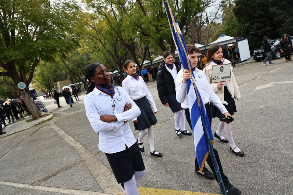 Μαθητές έτοιμοι για την παρέλαση 