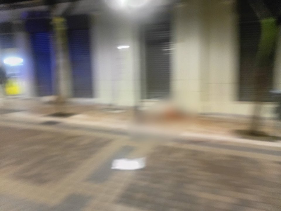 Φωτογραφία από το σημείο επίθεσης στον 16χρονο στο Αγρίνιο / Φωτογραφία: agrinionews.gr 