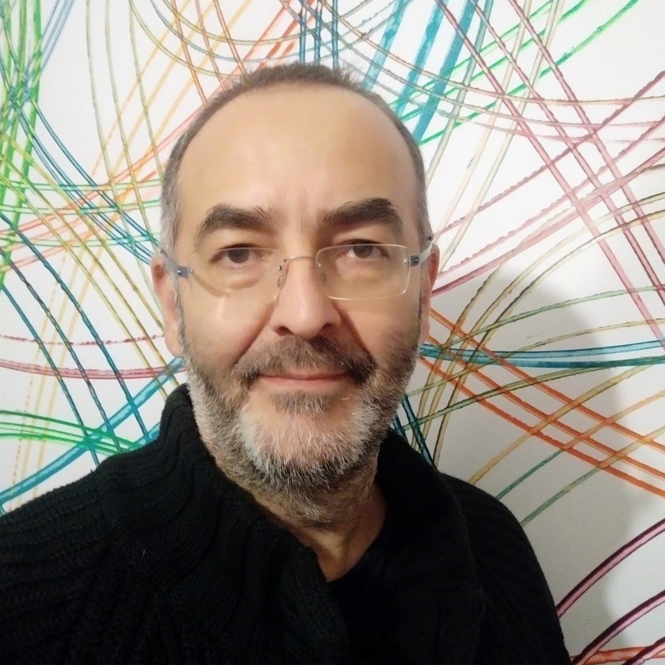 Ο Θεόδωρος Μερτζιμέκης,  καθηγητής στο Τμήμα Φυσικής του ΕΚΠΑ, στον τομέα Πυρηνικής Φυσικής και Στοιχειωδών Σωματιδίων