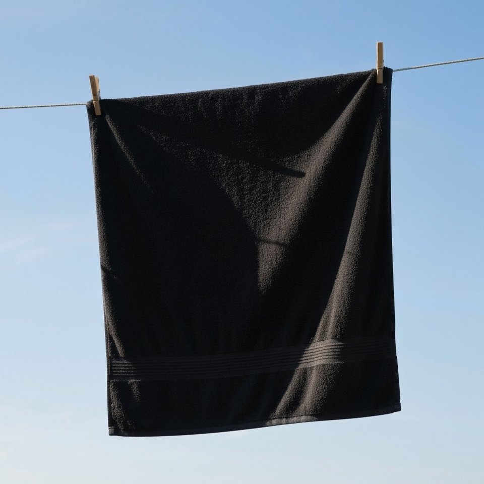 Πετσέτα απλωμένη στον ήλιο / Φωτογραφία: Sutterstock