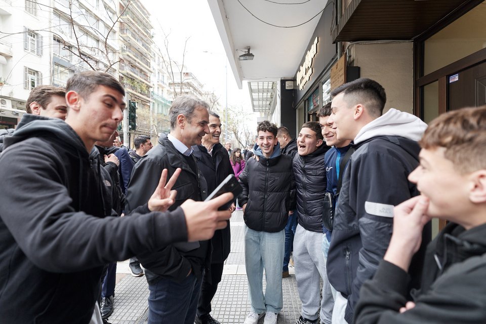 Οι selfies με παιδιά που συνάντησε ο πρωθυπουργός