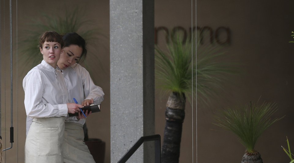 Το προσωπικό στο pop-up εστιατόριο Noma Australia 