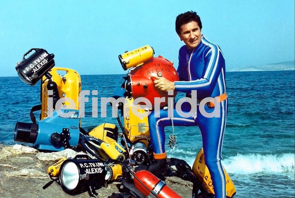 Ο Αλέξης Παπαδόπουλος με τον εξοπλισμό κατάδυσης και τις κάμερες