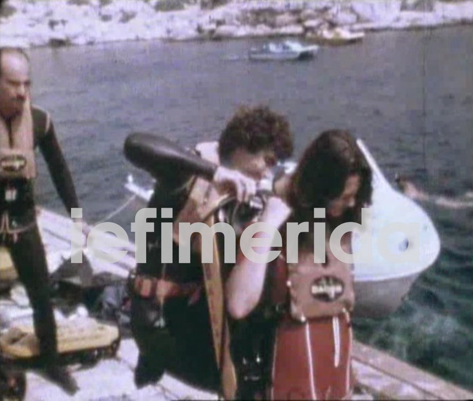 Προετοιμασίες για κατάδυση στα λιμανάκια της Βουλιαγμένης 