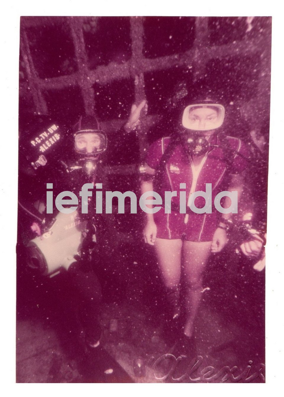 Στην είσοδο του σπηλαίου στο πηγάδι του Διαβόλου