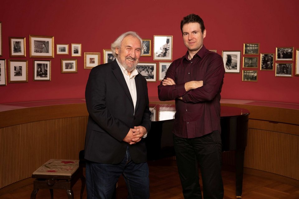 Στο επίκεντρο της Πασχαλινής Συναυλίας Αγάπης βρίσκονται τρία έργα του συνθέτη Θωμά Μπακαλάκου