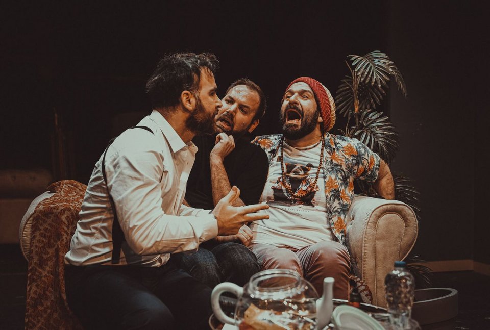 «Ο Ημιυπαίθριος» στο Θέατρο Coroneτ παίρνει παραταση