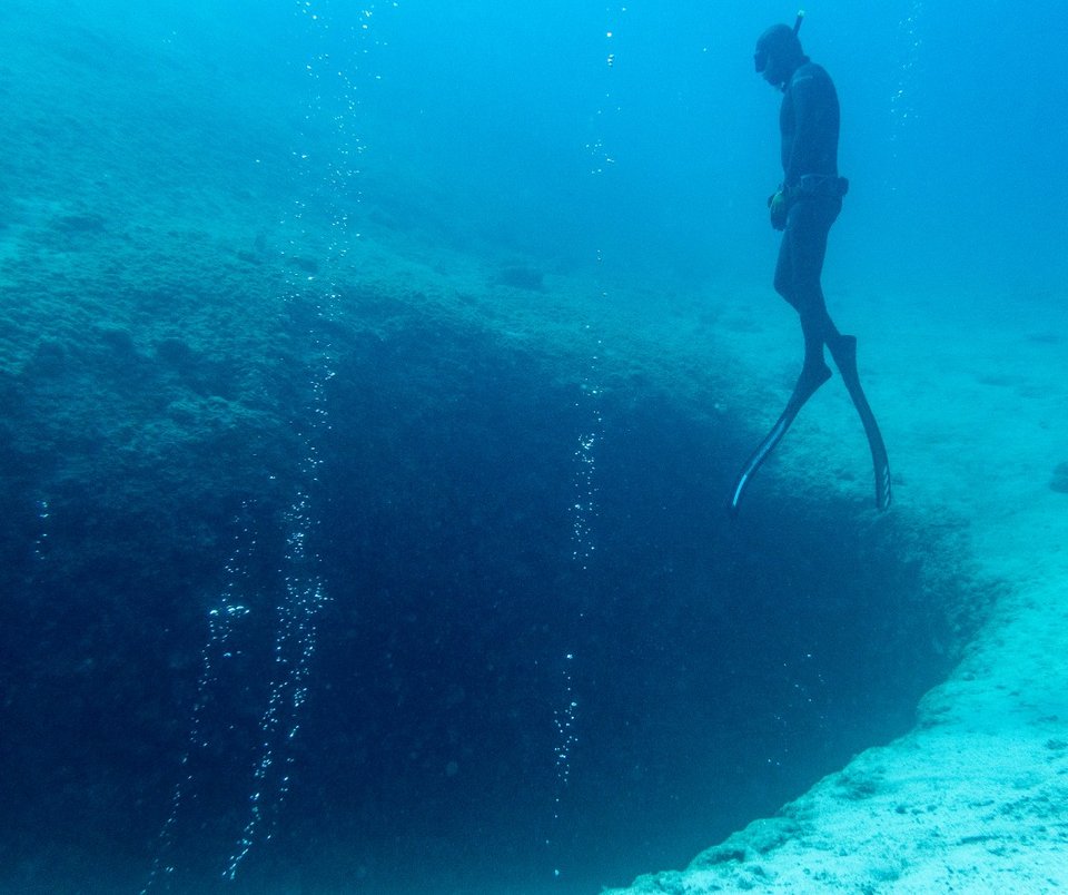 Η είσοδος στο πηγάδι του διαβόλου