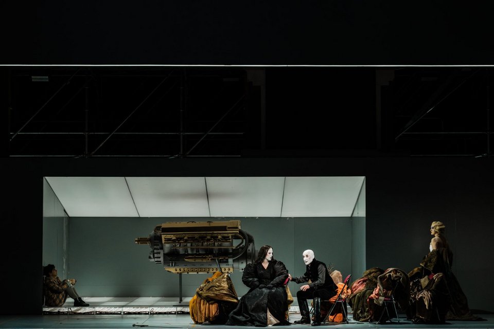 Για την Άννα Μπολένα η Εθνική Λυρική Σκηνή έχει εξασφαλίσει ένα εξαιρετικό καστ καταξιωμένων αλλά και νεότερων Ελλήνων πρωταγωνιστών, υπογραμμίζοντας τον ουσιαστικό ρόλο της ΕΛΣ στην ενίσχυση και ανάδειξη του εγχώριου λυρικού δυναμικού