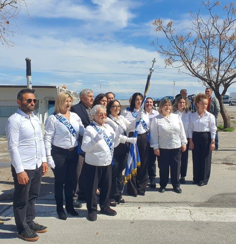 Η κυρία Σοφία με τους συμμαθητές της στο Εσπερινό ΕΠΑΛ της Ρόδου / Φωτογραφία: ΑΠΕ-ΜΠΕ